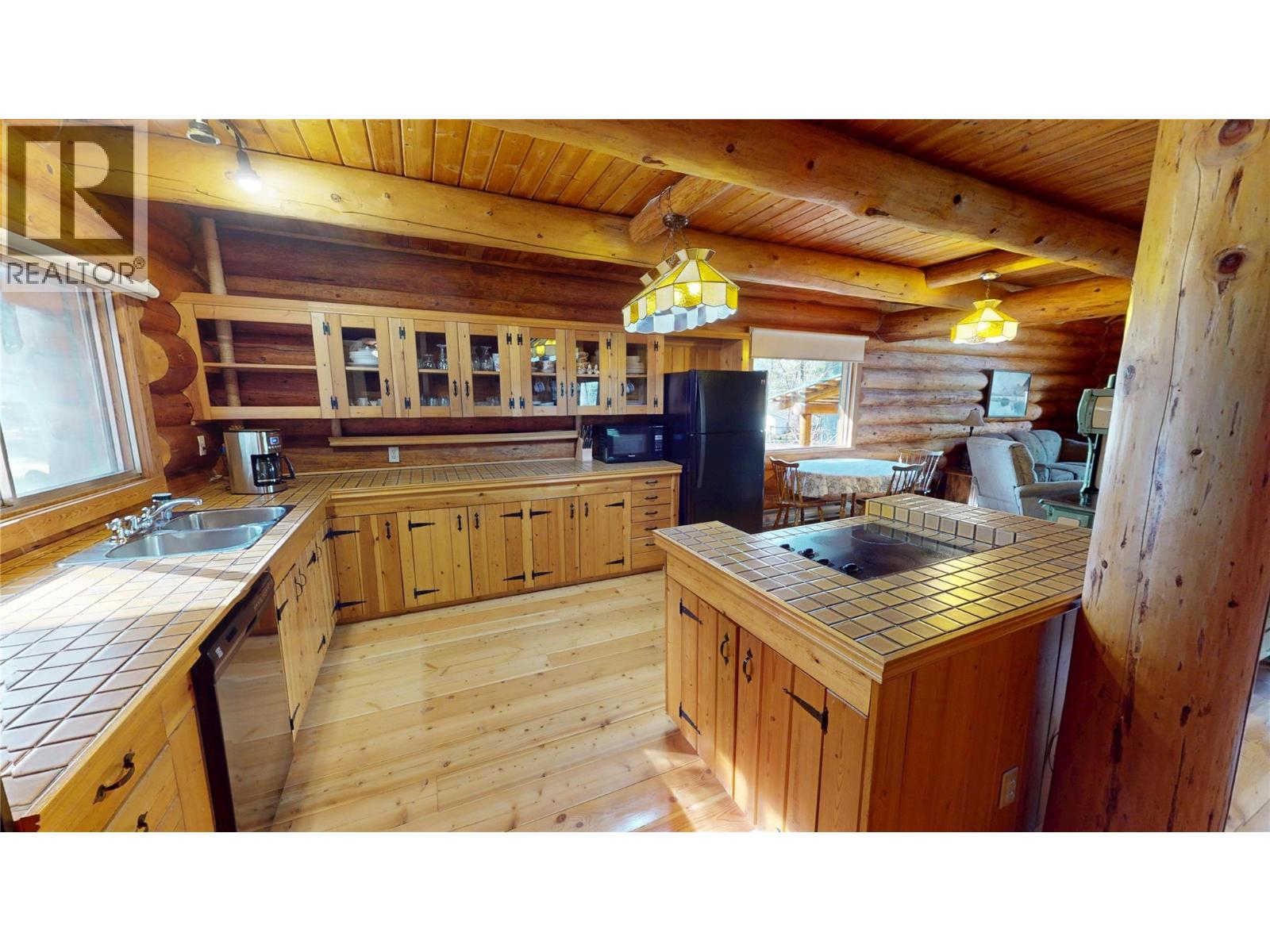 4892 Ogilvey Avenue, Fairmont Hot Springs, British Columbia  V0A 1L1 - Photo 2 - 10381408