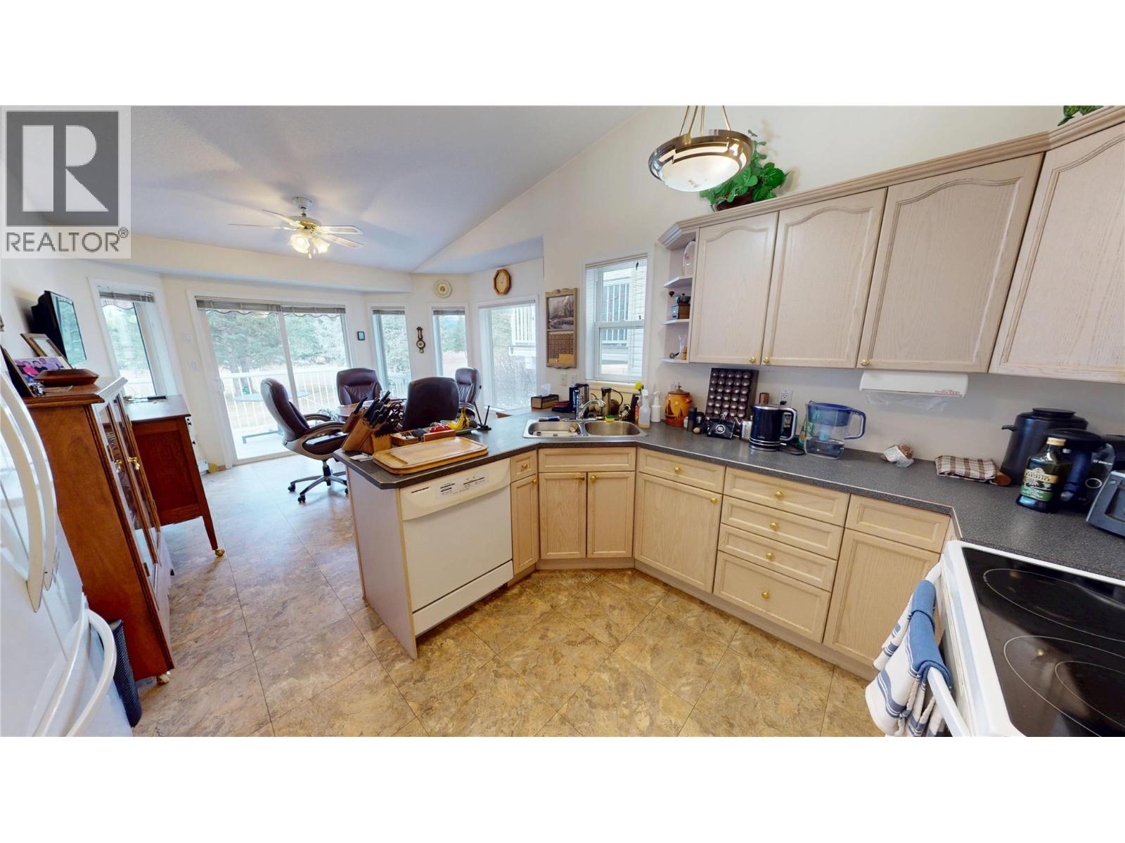 7559 Columbia Avenue Unit# 4, Radium Hot Springs, British Columbia  V0A 1M0 - Photo 10 - 10381526