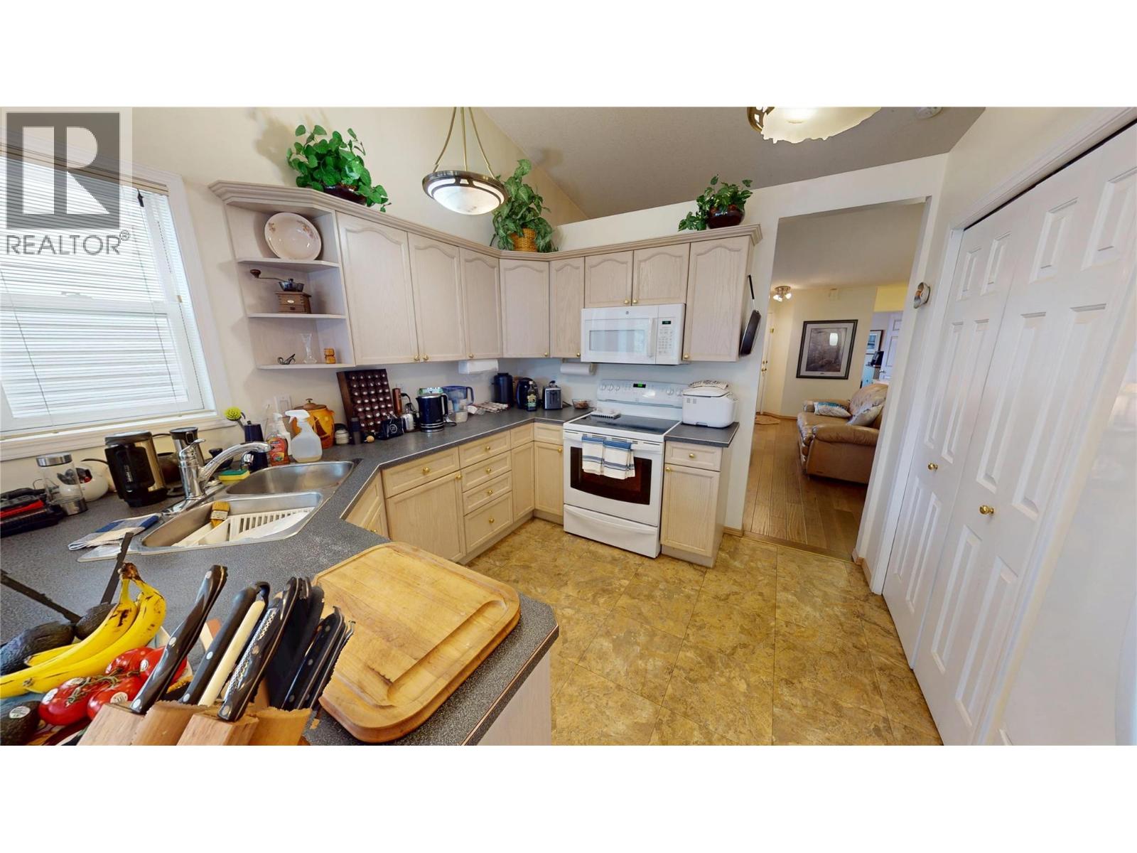 7559 Columbia Avenue Unit# 4, Radium Hot Springs, British Columbia  V0A 1M0 - Photo 11 - 10381526