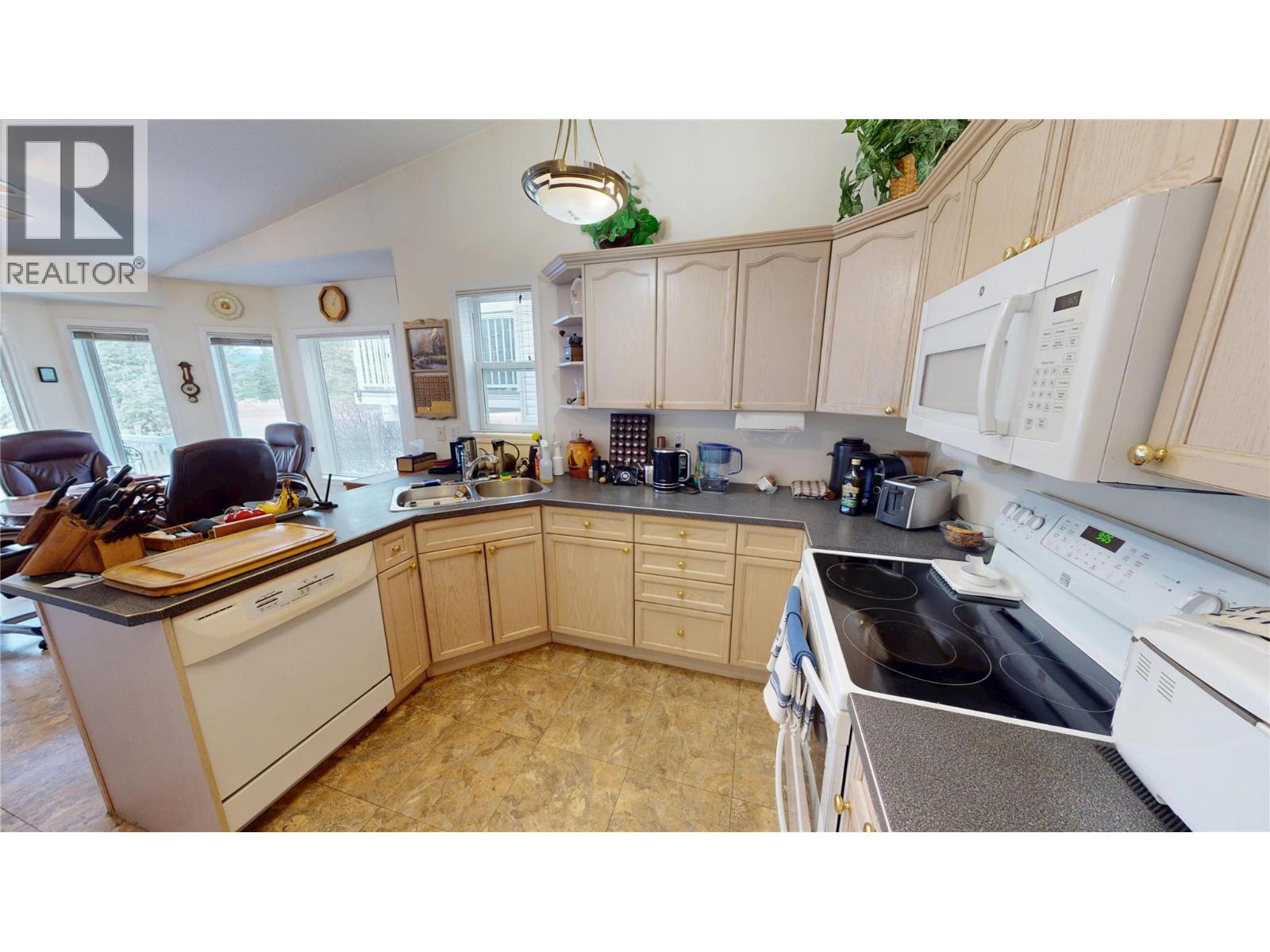 7559 Columbia Avenue Unit# 4, Radium Hot Springs, British Columbia  V0A 1M0 - Photo 9 - 10381526