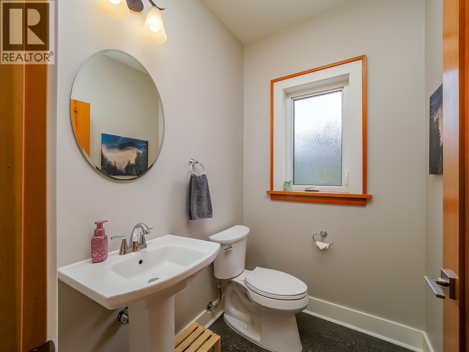 1352 Campbell Road, Golden, British Columbia  V0A 1H7 - Photo 13 - 10381478