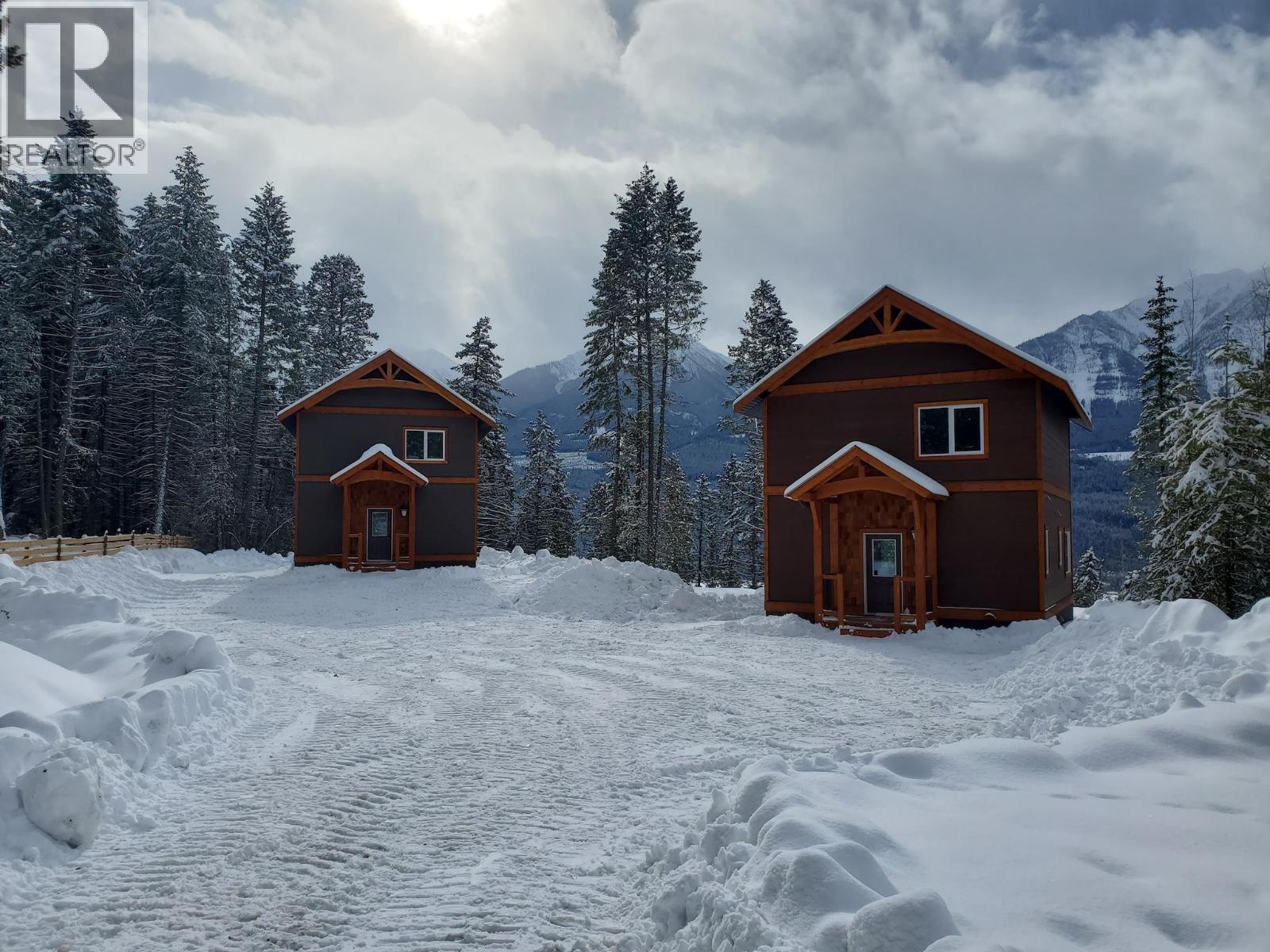 1352 Campbell Road, Golden, British Columbia  V0A 1H7 - Photo 2 - 10381478