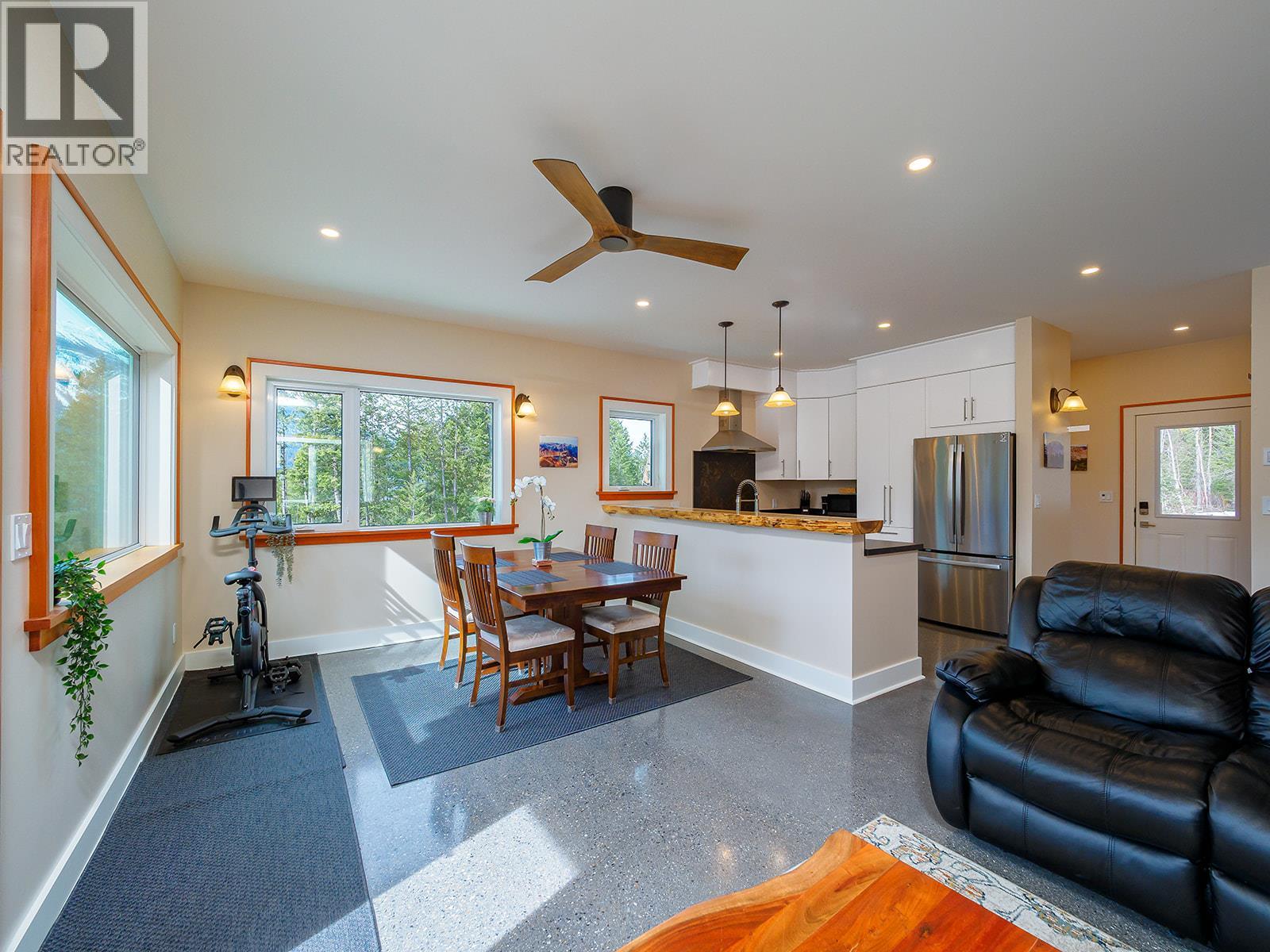 1352 Campbell Road, Golden, British Columbia  V0A 1H7 - Photo 5 - 10381478