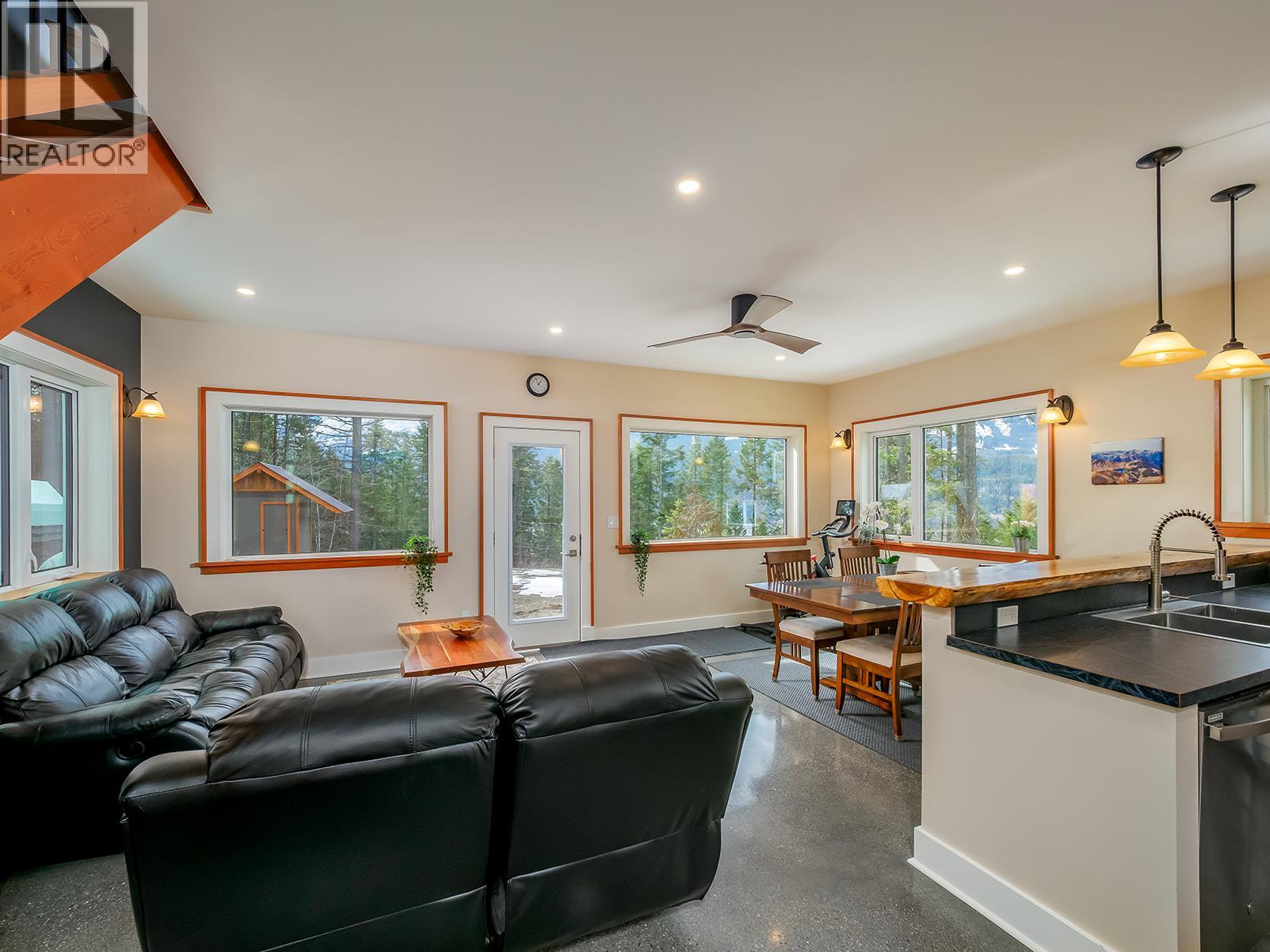 1352 Campbell Road, Golden, British Columbia  V0A 1H7 - Photo 7 - 10381478