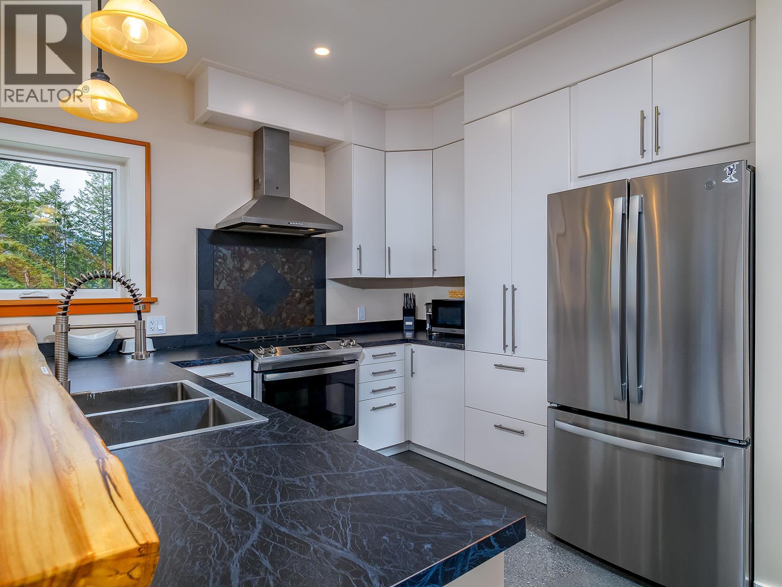 1352 Campbell Road, Golden, British Columbia  V0A 1H7 - Photo 9 - 10381478