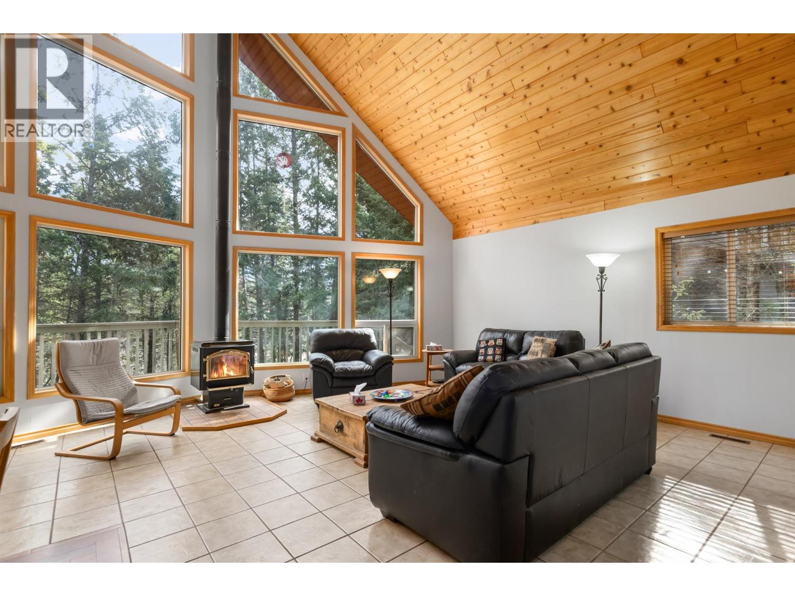 4943 Timber Way, Windermere, British Columbia  V0A 1K3 - Photo 2 - 10381247