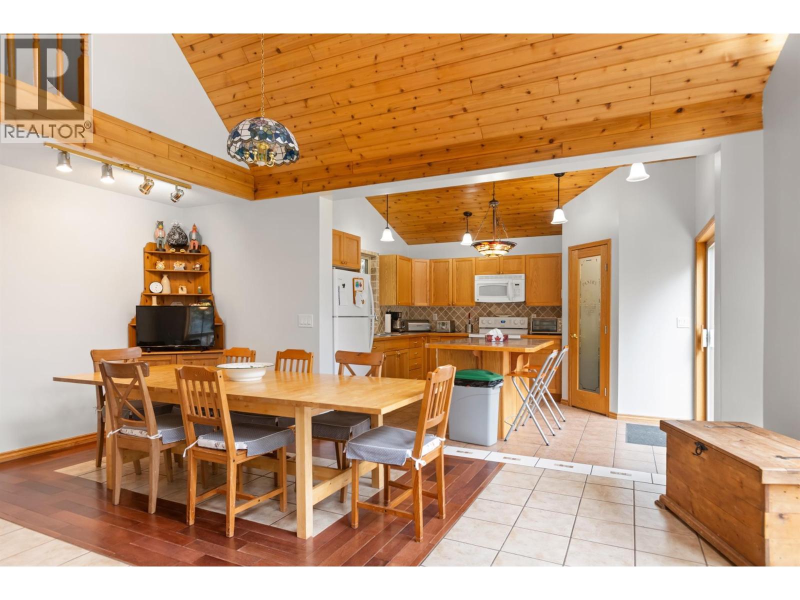 4943 Timber Way, Windermere, British Columbia  V0A 1K3 - Photo 4 - 10381247