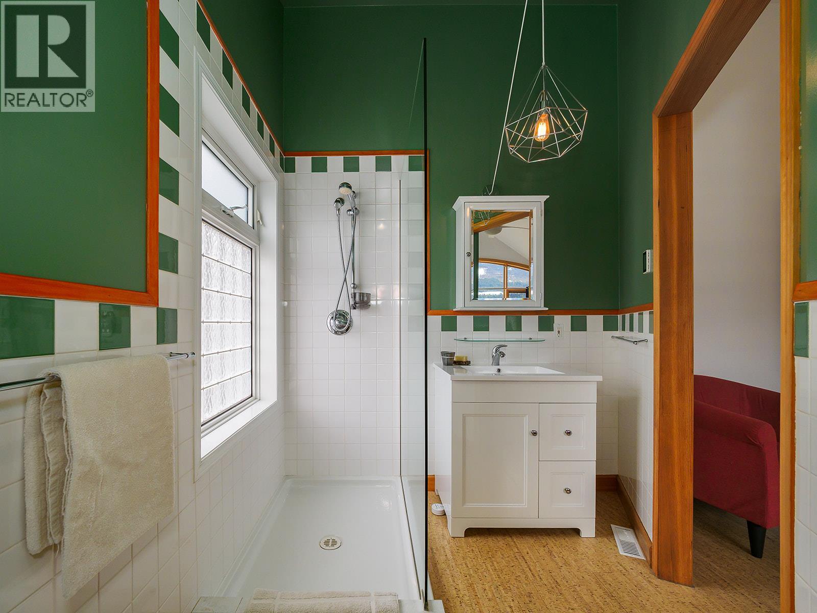 1756 Highway 95 Highway, Golden, British Columbia  V0A 1H0 - Photo 22 - 10381893