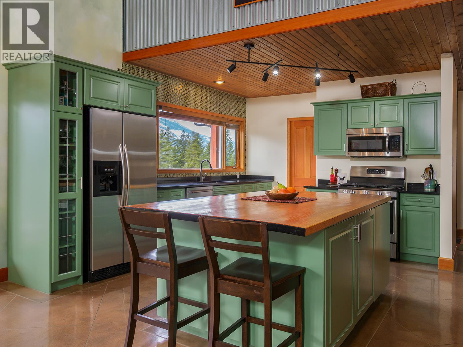 1756 Highway 95 Highway, Golden, British Columbia  V0A 1H0 - Photo 4 - 10381893