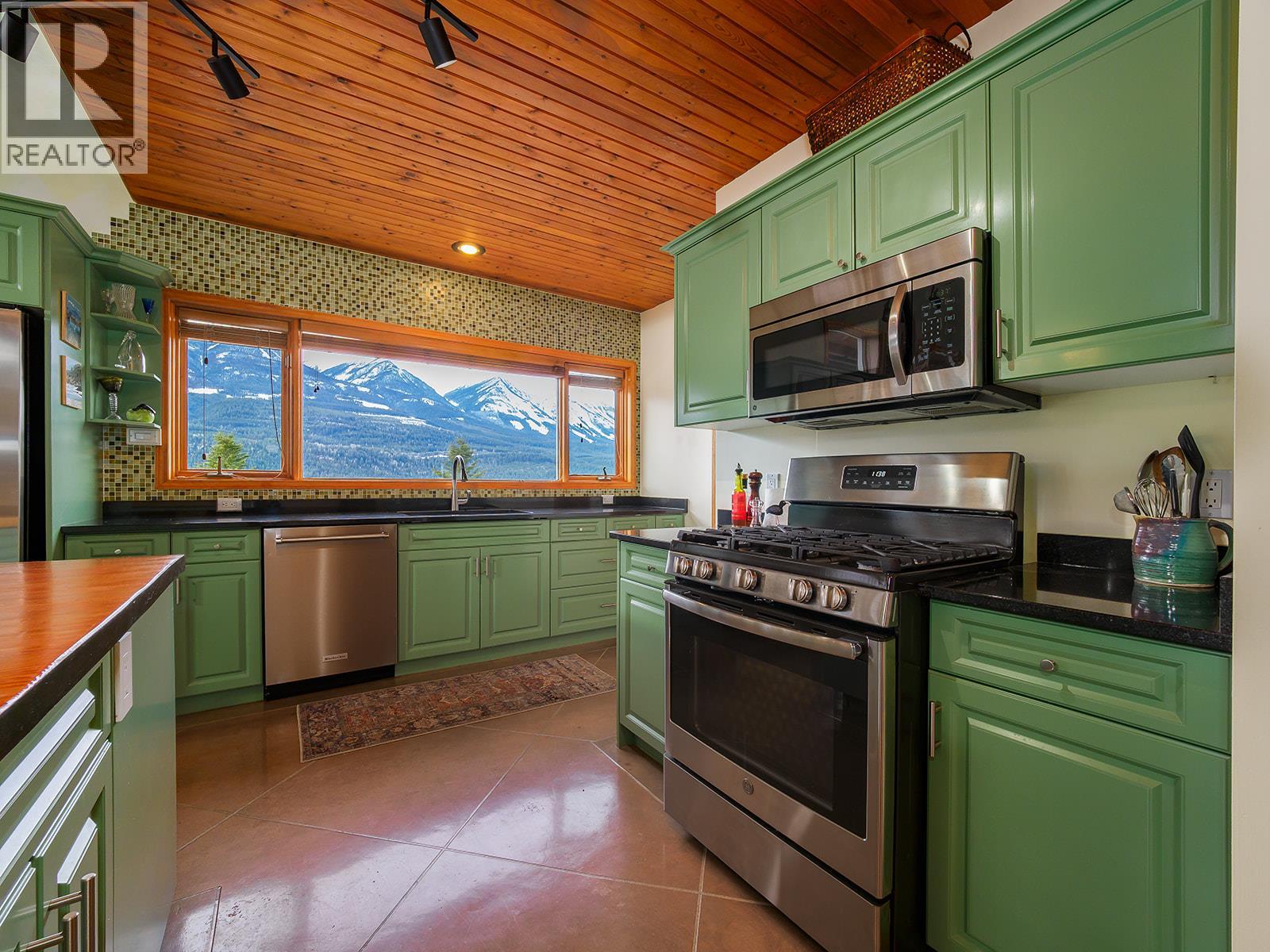 1756 Highway 95 Highway, Golden, British Columbia  V0A 1H0 - Photo 5 - 10381893