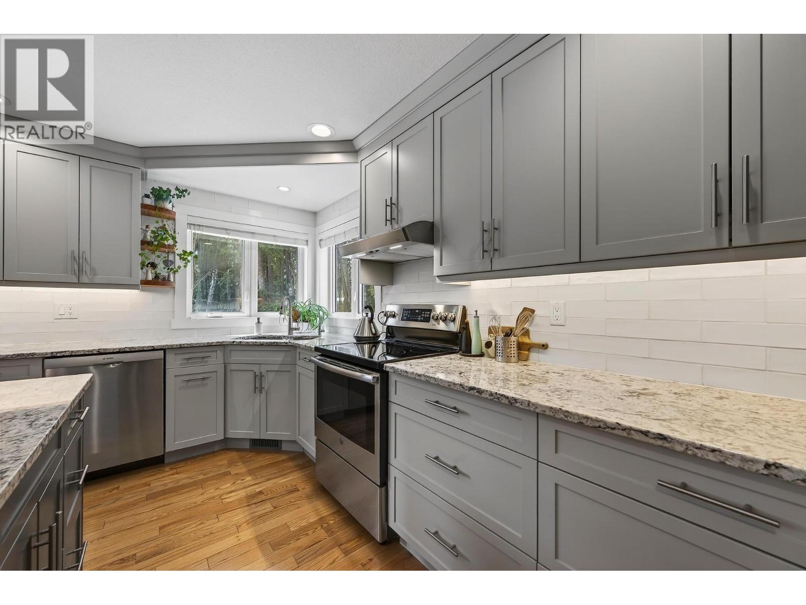 656 Lafontaine Road E, Golden, British Columbia  V0A 1H3 - Photo 9 - 10382072