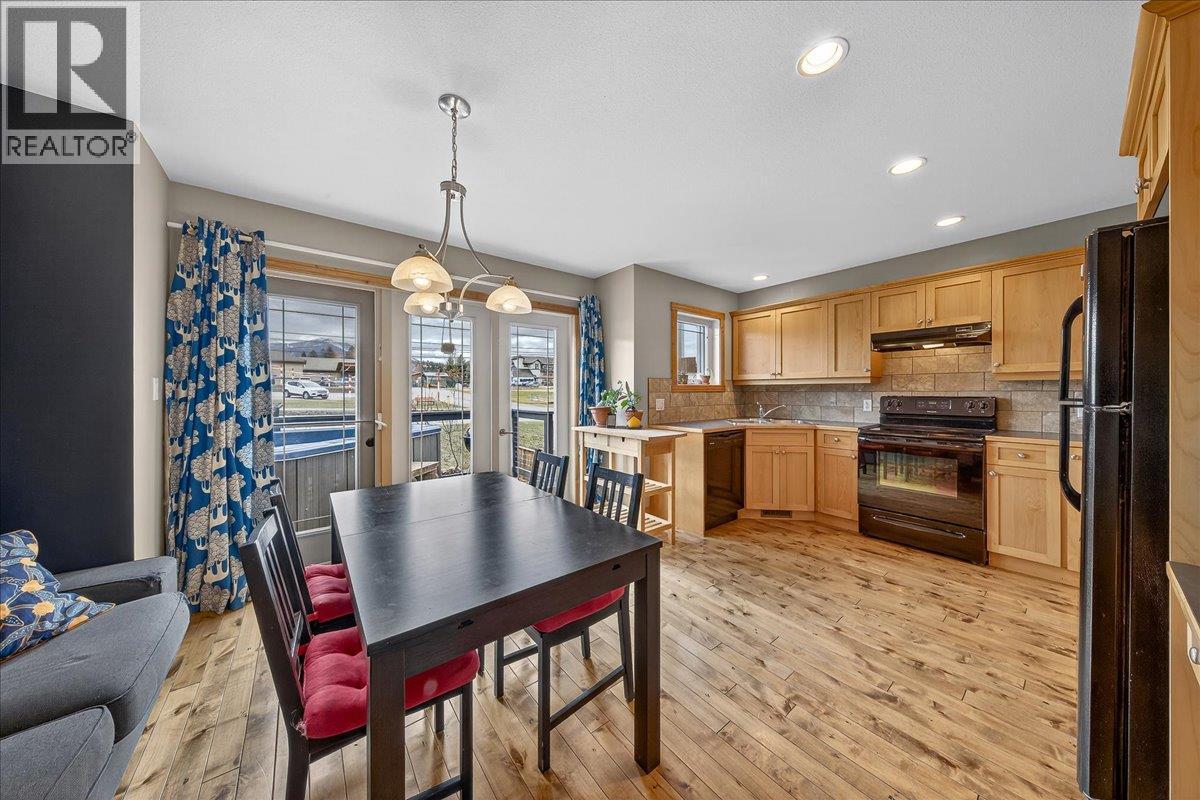 803 10th Avenue, Invermere, British Columbia  V0A 1K0 - Photo 11 - 10381420