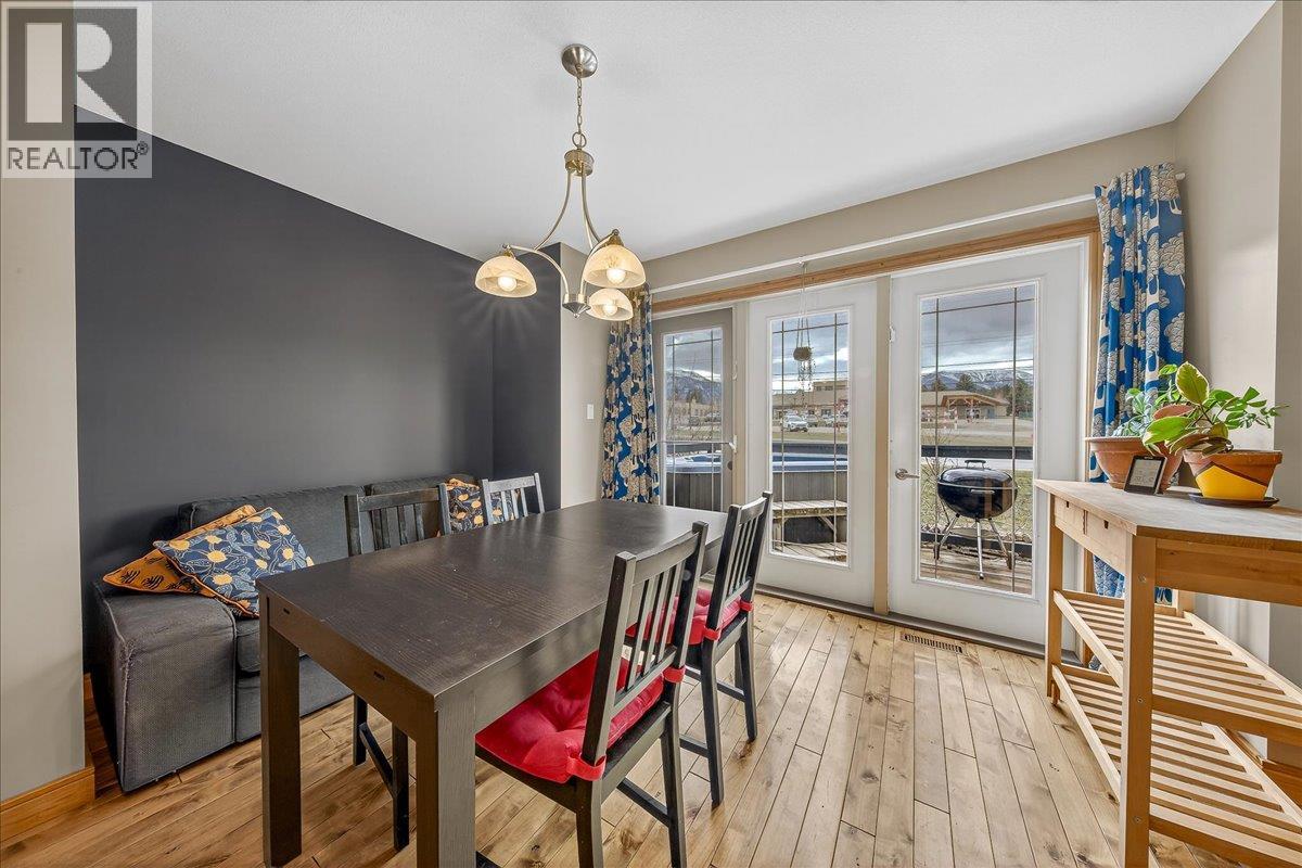 803 10th Avenue, Invermere, British Columbia  V0A 1K0 - Photo 13 - 10381420