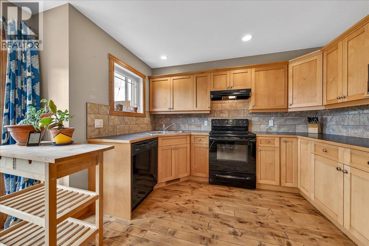 803 10th Avenue, Invermere, British Columbia  V0A 1K0 - Photo 14 - 10381420