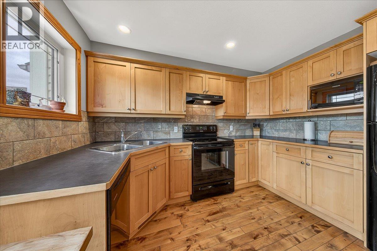 803 10th Avenue, Invermere, British Columbia  V0A 1K0 - Photo 15 - 10381420