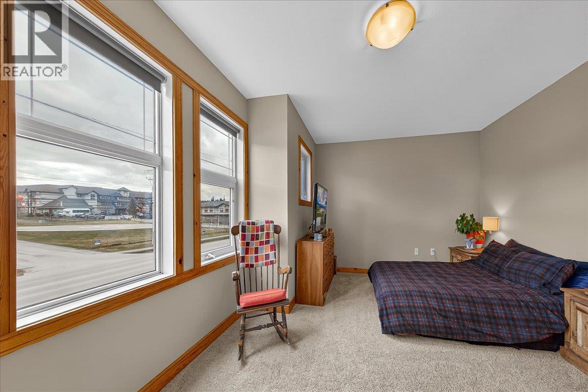 803 10th Avenue, Invermere, British Columbia  V0A 1K0 - Photo 18 - 10381420