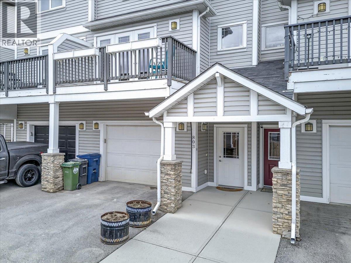 803 10th Avenue, Invermere, British Columbia  V0A 1K0 - Photo 2 - 10381420