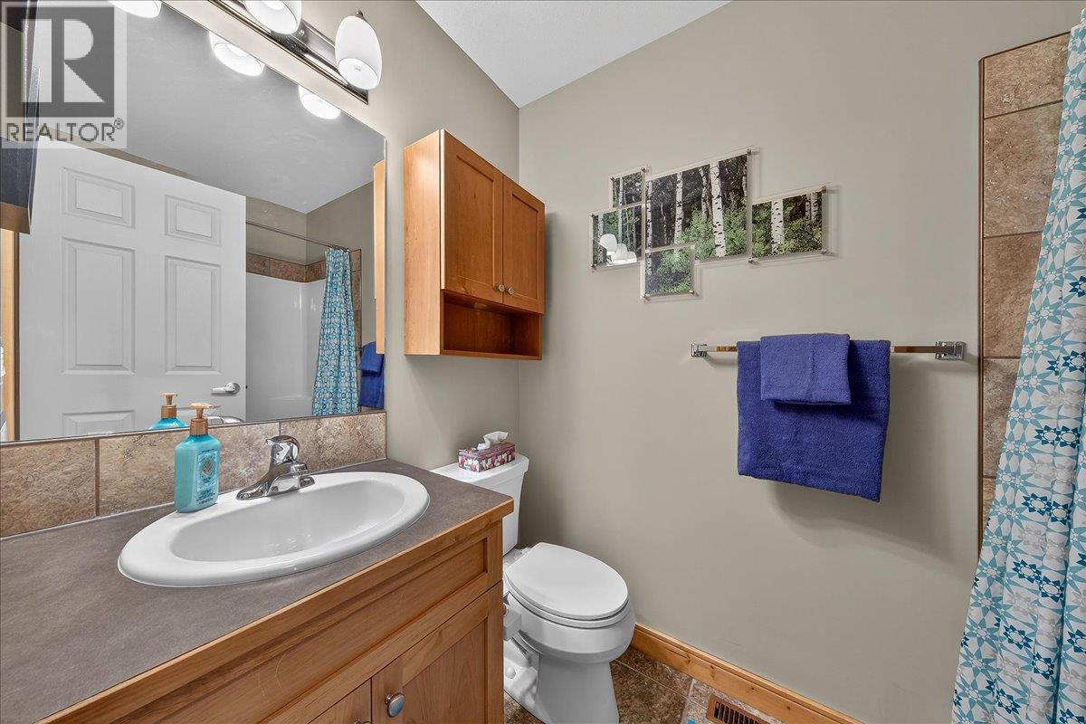 803 10th Avenue, Invermere, British Columbia  V0A 1K0 - Photo 21 - 10381420