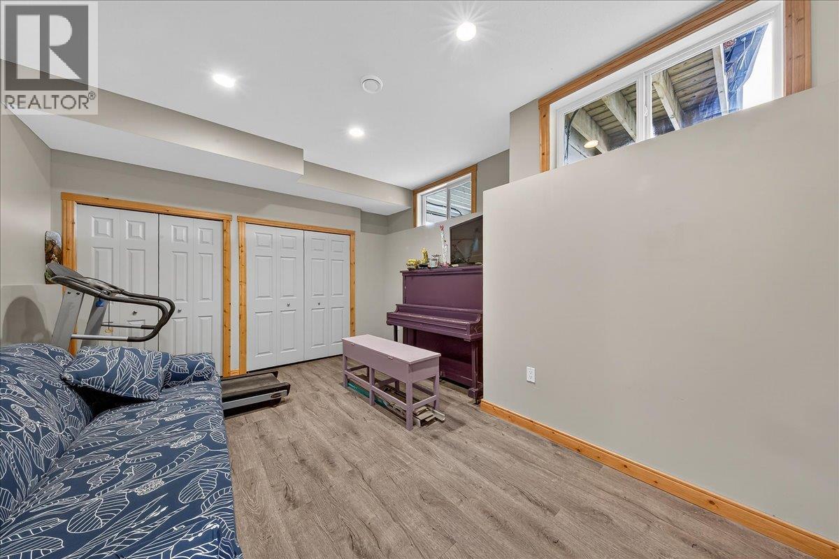 803 10th Avenue, Invermere, British Columbia  V0A 1K0 - Photo 25 - 10381420