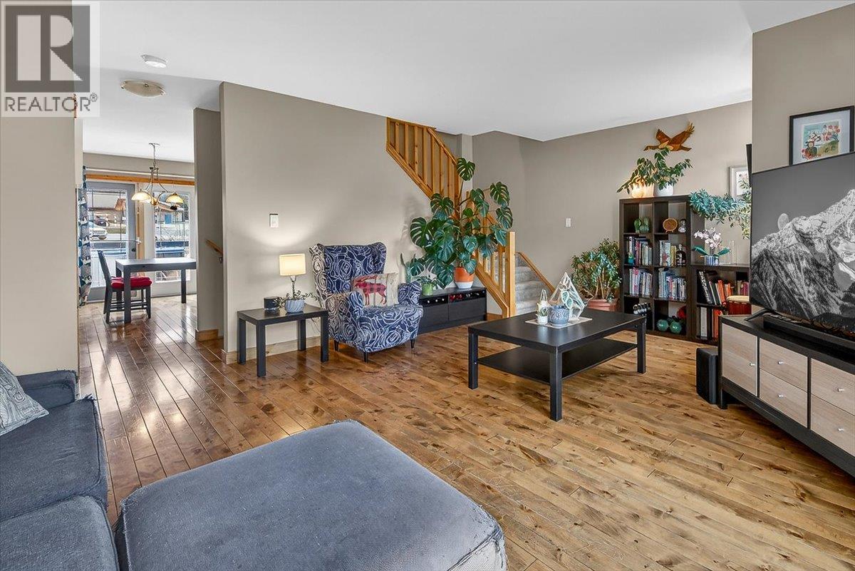 803 10th Avenue, Invermere, British Columbia  V0A 1K0 - Photo 7 - 10381420