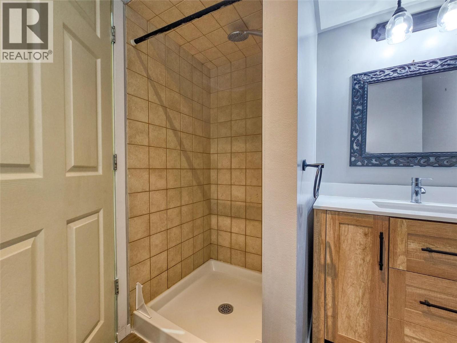 1502 10th Avenue, Invermere, British Columbia  v0a 1k0 - Photo 34 - 10382138