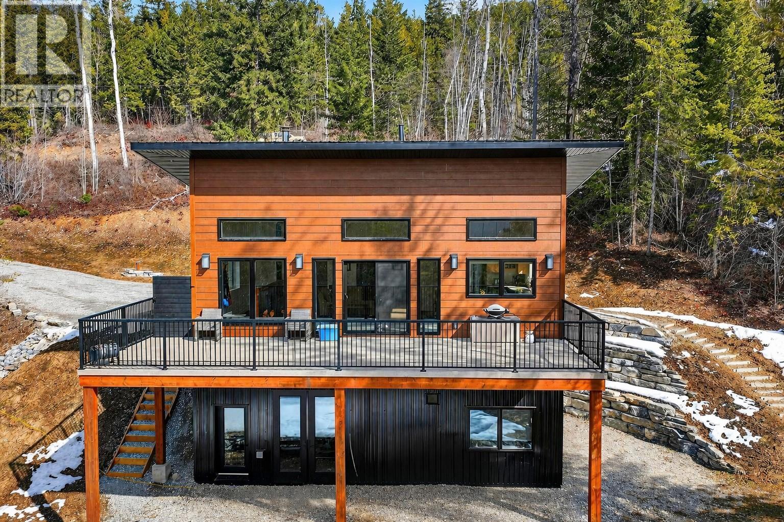 1414 Black Bear Drive, Golden, British Columbia