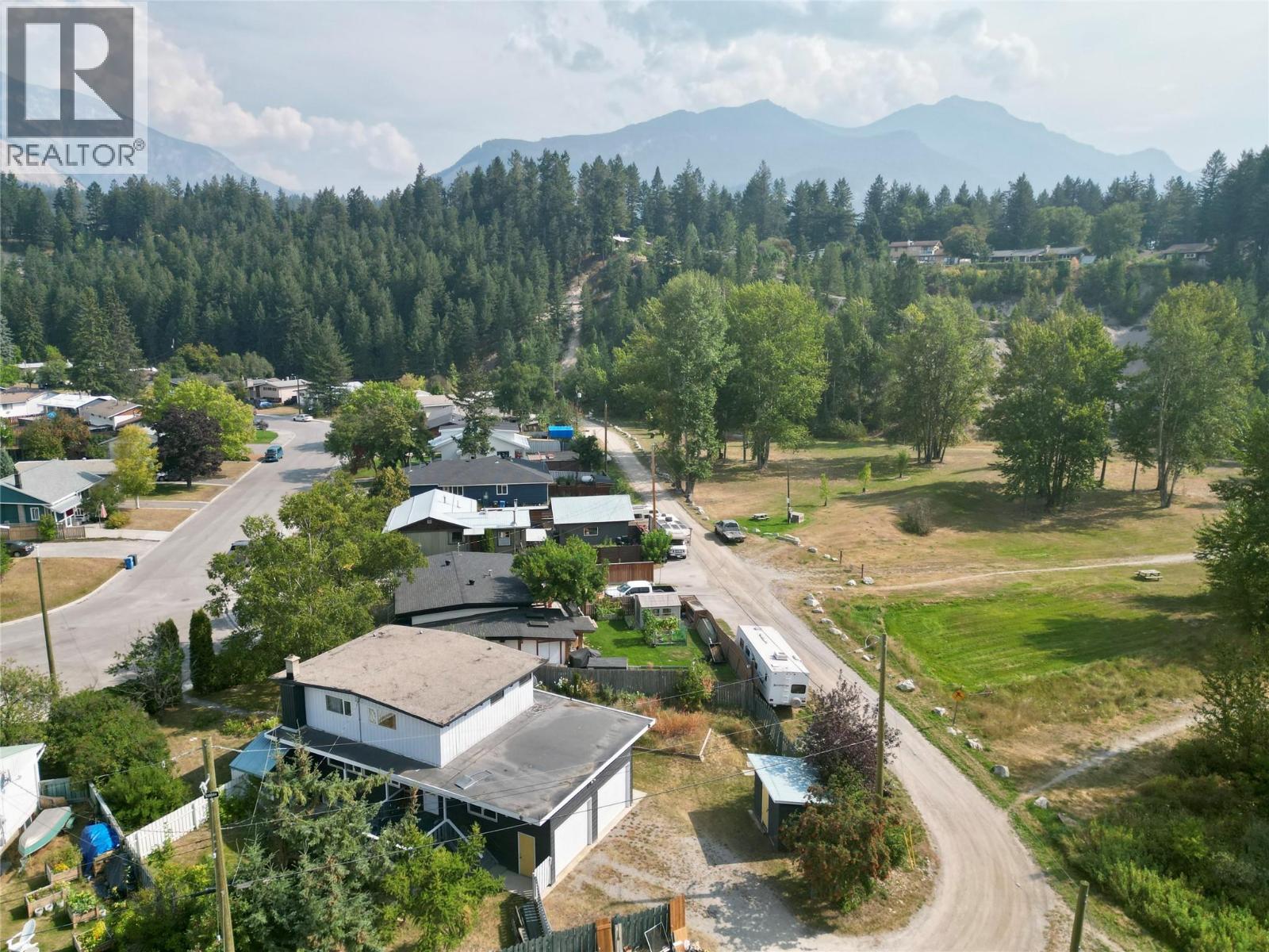 1229 Alexander Drive, Golden, British Columbia  V0A 1H0 - Photo 6 - 10381956