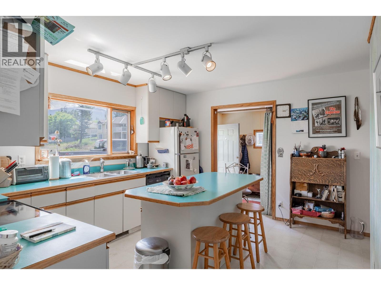 1012 11 Avenue, Invermere, British Columbia  V0A 1K4 - Photo 21 - 10383077