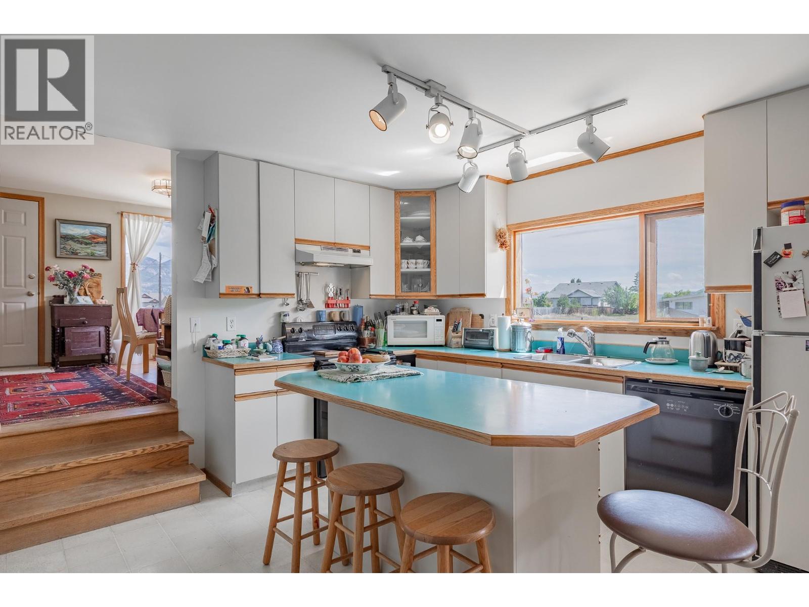 1012 11 Avenue, Invermere, British Columbia  V0A 1K4 - Photo 7 - 10383077