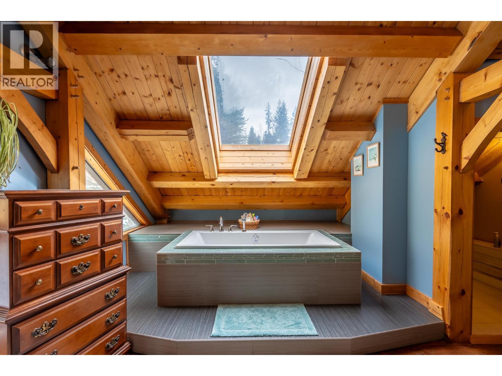 2360 Trans Canada  N Highway, Golden, British Columbia  V0A 1H1 - Photo 35 - 10383080