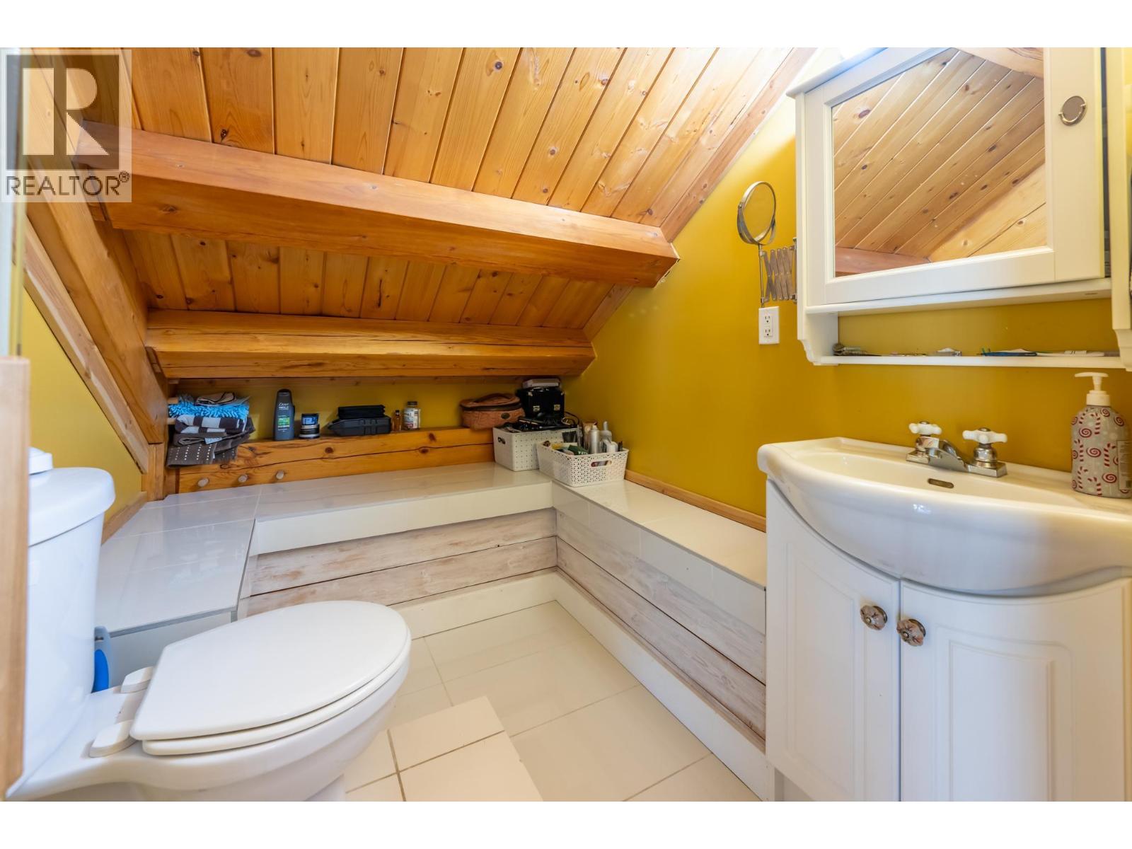 2360 Trans Canada  N Highway, Golden, British Columbia  V0A 1H1 - Photo 39 - 10383080