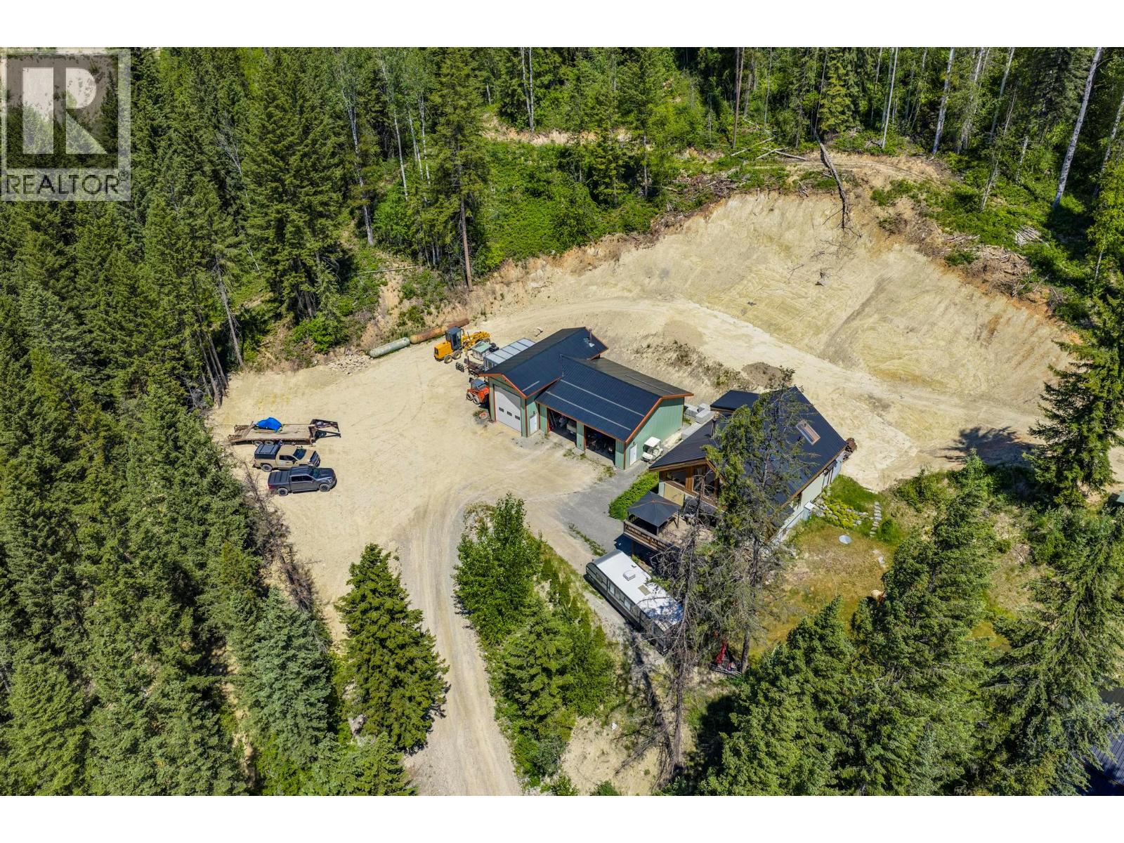 2360 Trans Canada  N Highway, Golden, British Columbia  V0A 1H1 - Photo 70 - 10383080