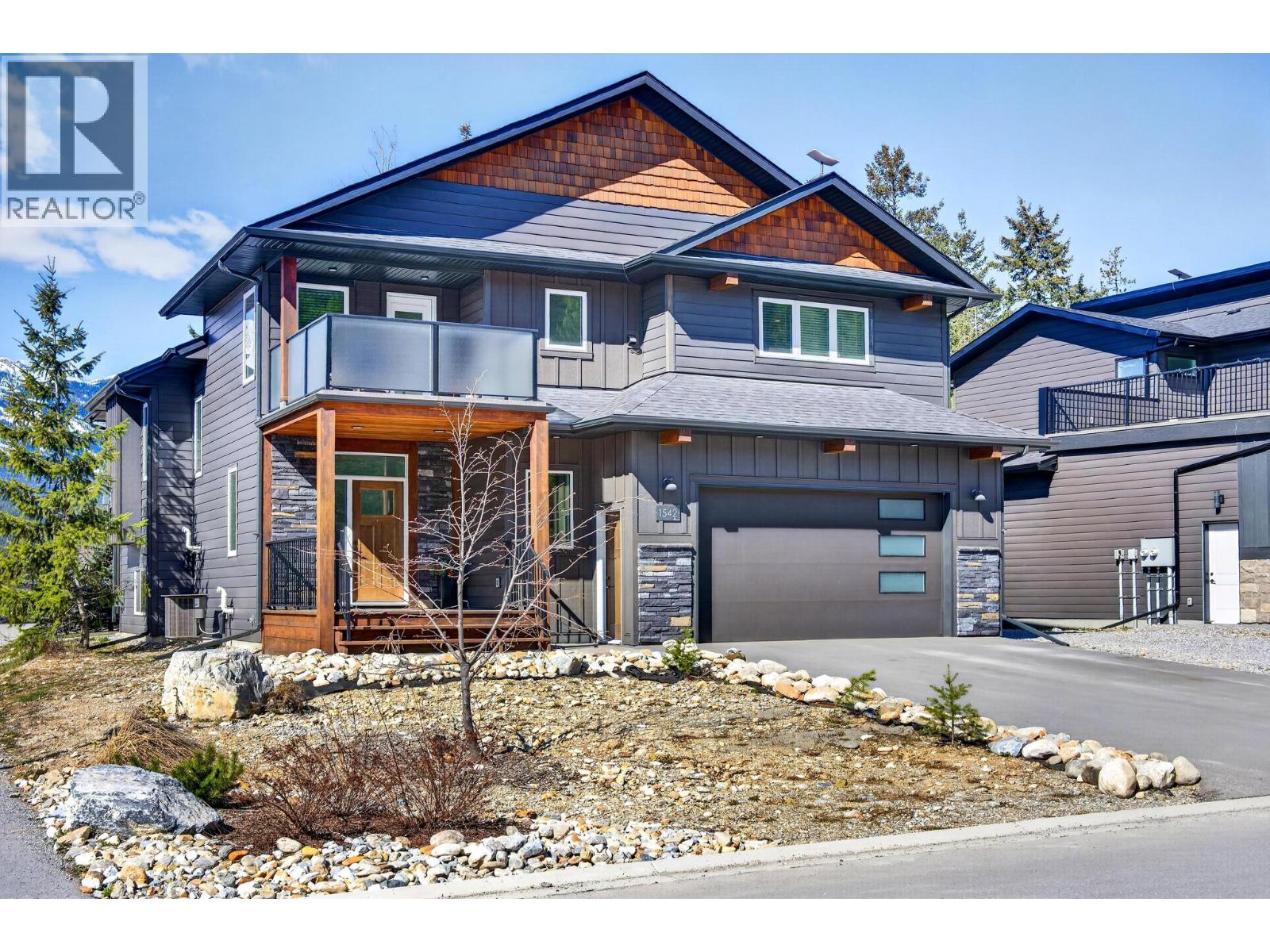 1542 Cedar Street, Golden, British Columbia