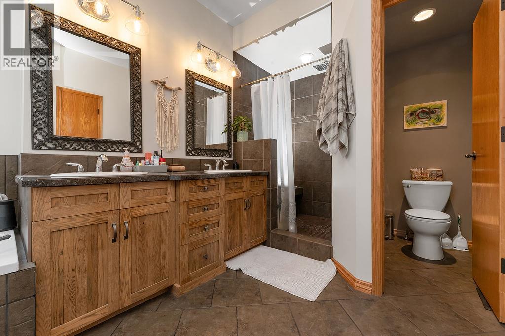 1002 Westridge Drive, Invermere, British Columbia  V0A 1K4 - Photo 27 - 10382927