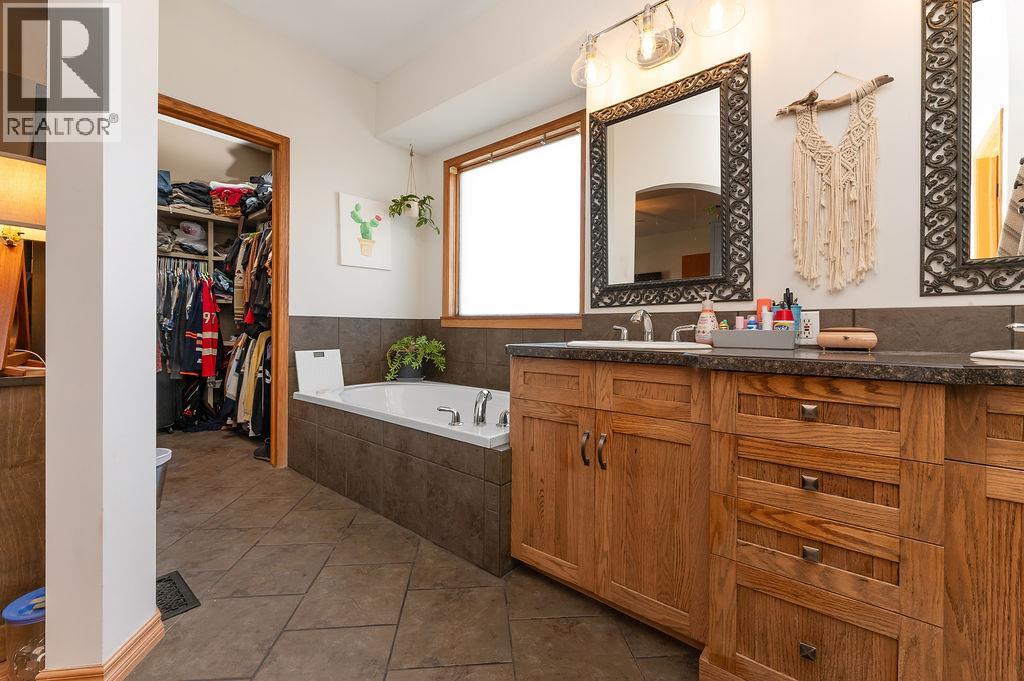 1002 Westridge Drive, Invermere, British Columbia  V0A 1K4 - Photo 28 - 10382927