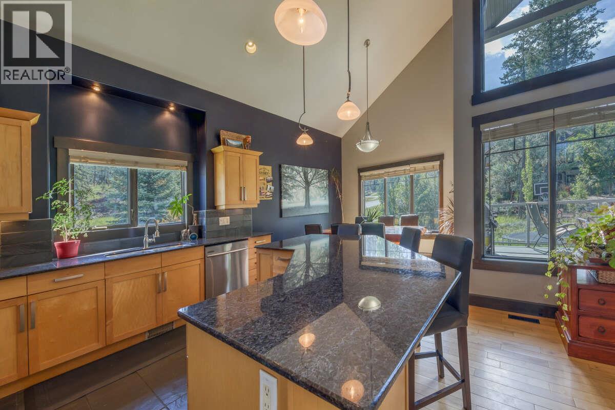 2576 Sandstone Green, Invermere, British Columbia  V0A 1K6 - Photo 11 - 10383530