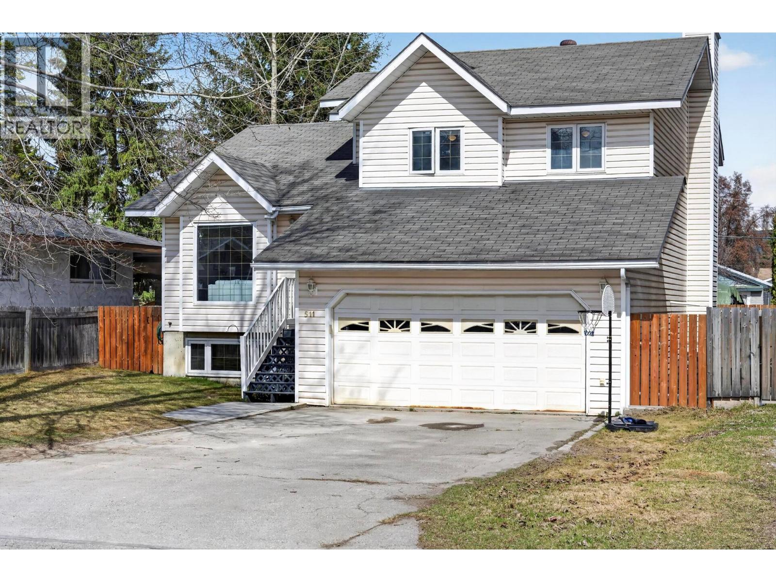 511 10th  S Street, Golden, British Columbia  V0A 1H0 - Photo 2 - 10383609