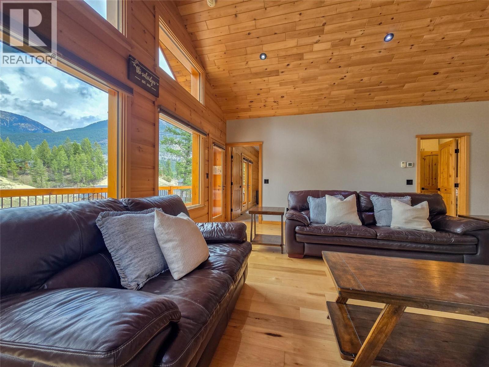 983 Swansea Road, Invermere, British Columbia  V0A 1K3 - Photo 2 - 10383264