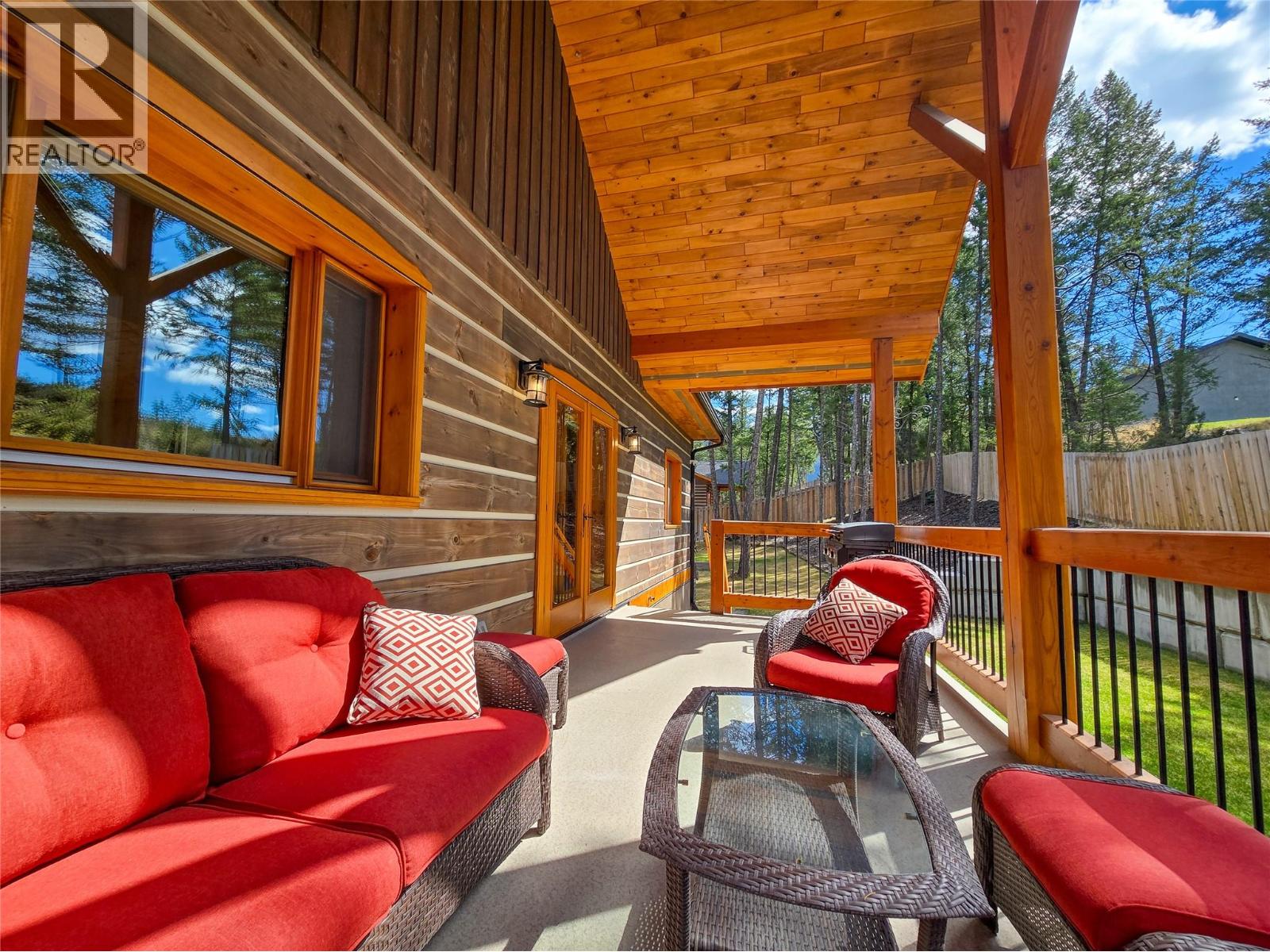 983 Swansea Road, Invermere, British Columbia  V0A 1K3 - Photo 3 - 10383264