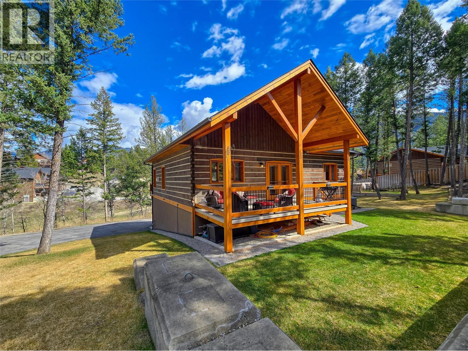 983 Swansea Road, Invermere, British Columbia  V0A 1K3 - Photo 4 - 10383264