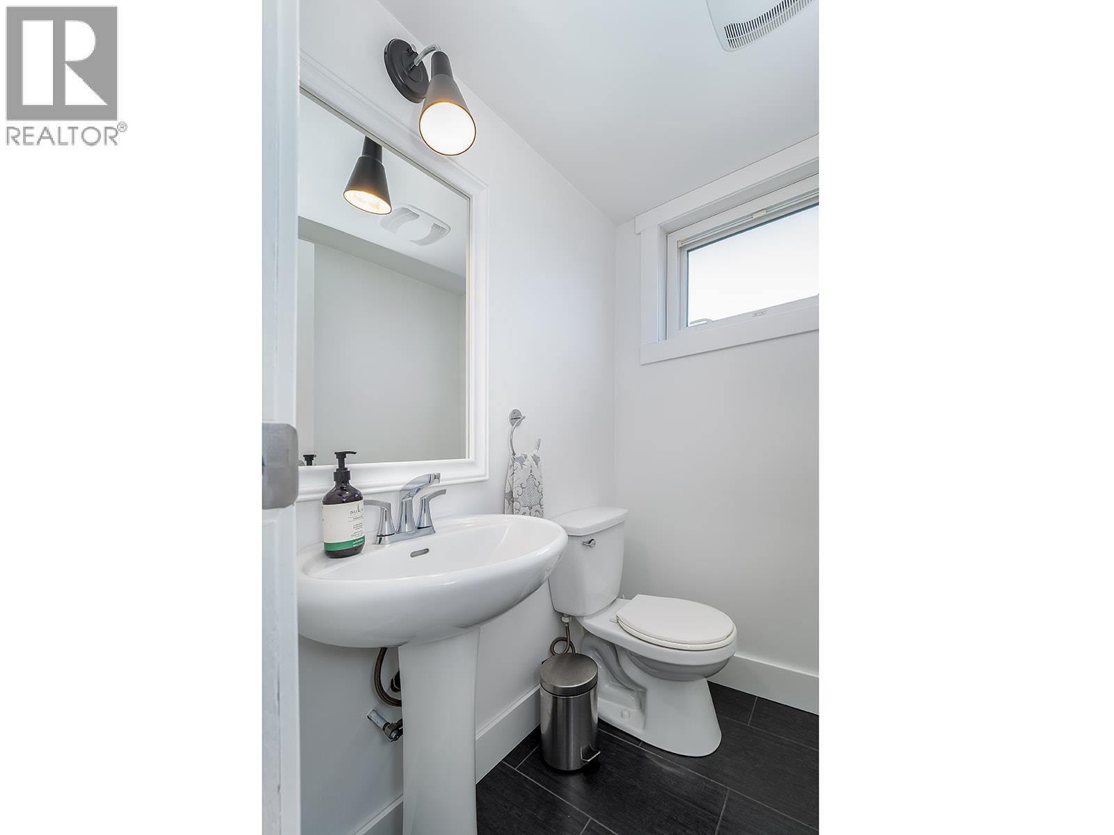 805 13th Street, Golden, British Columbia  V0A 1H0 - Photo 10 - 10384109