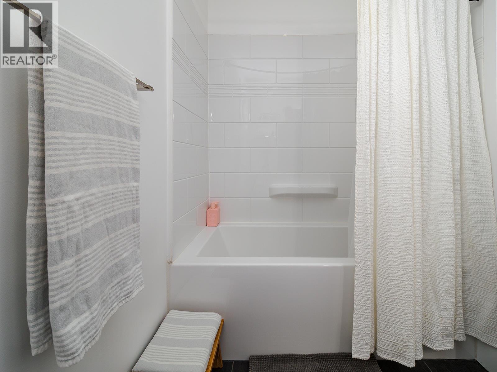 805 13th Street, Golden, British Columbia  V0A 1H0 - Photo 23 - 10384109