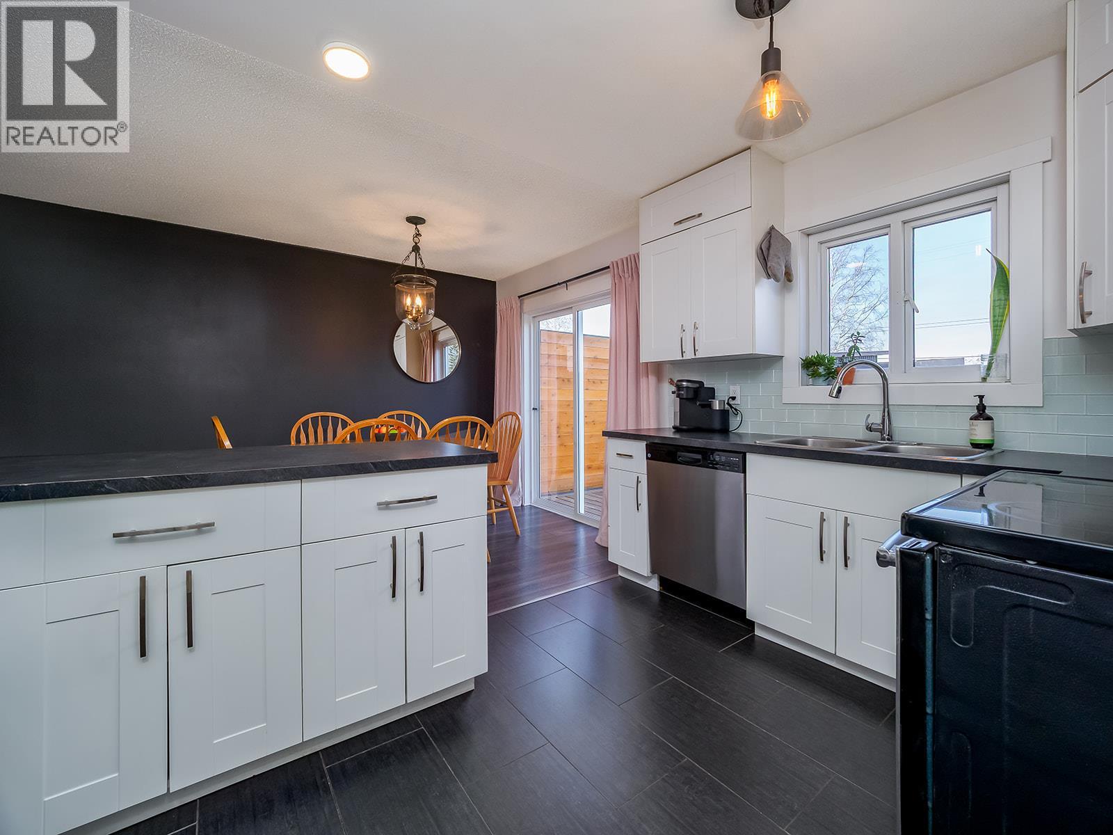 805 13th Street, Golden, British Columbia  V0A 1H0 - Photo 9 - 10384109