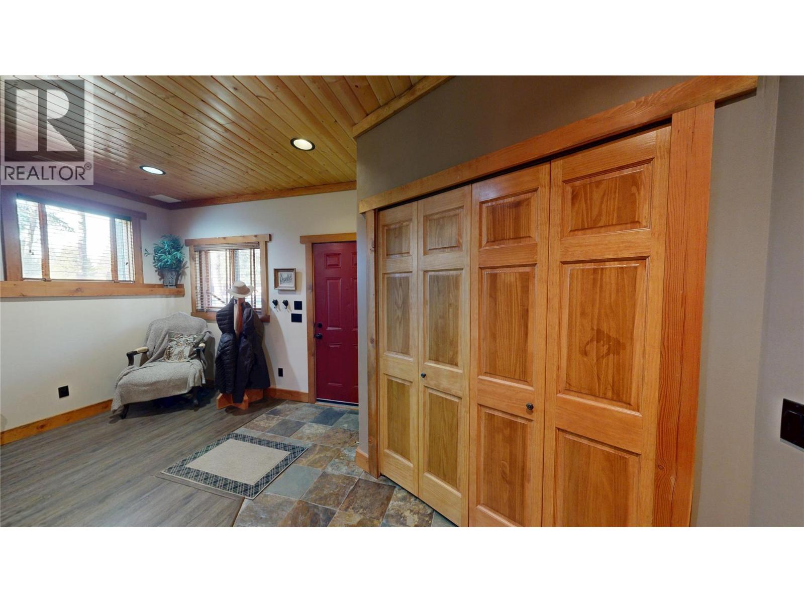 7500 Pine Cone Lane, Radium Hot Springs, British Columbia  V0A 1M0 - Photo 2 - 10384145