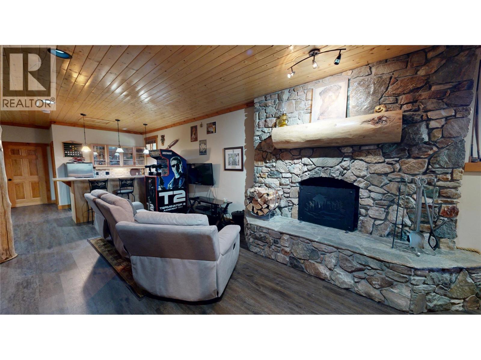 7500 Pine Cone Lane, Radium Hot Springs, British Columbia  V0A 1M0 - Photo 3 - 10384145