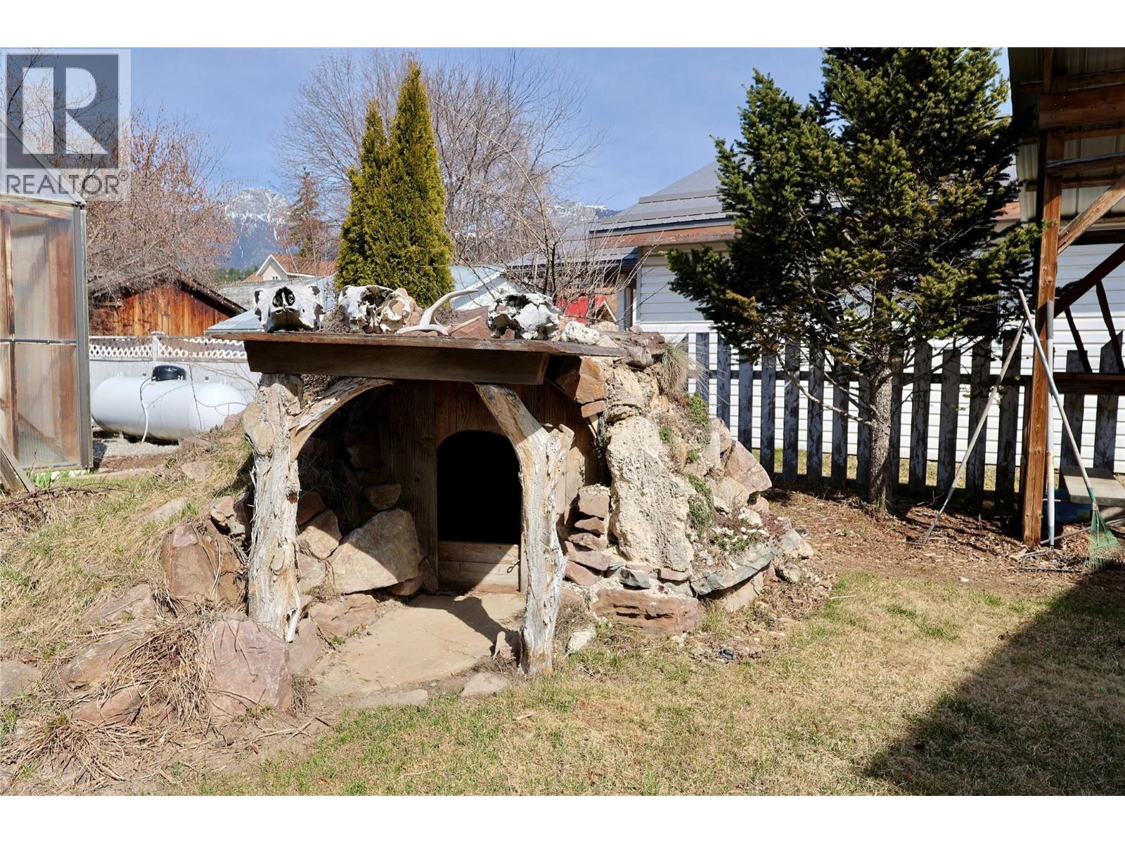 605 8th Street, Golden, British Columbia  V0A 1H0 - Photo 35 - 10384158