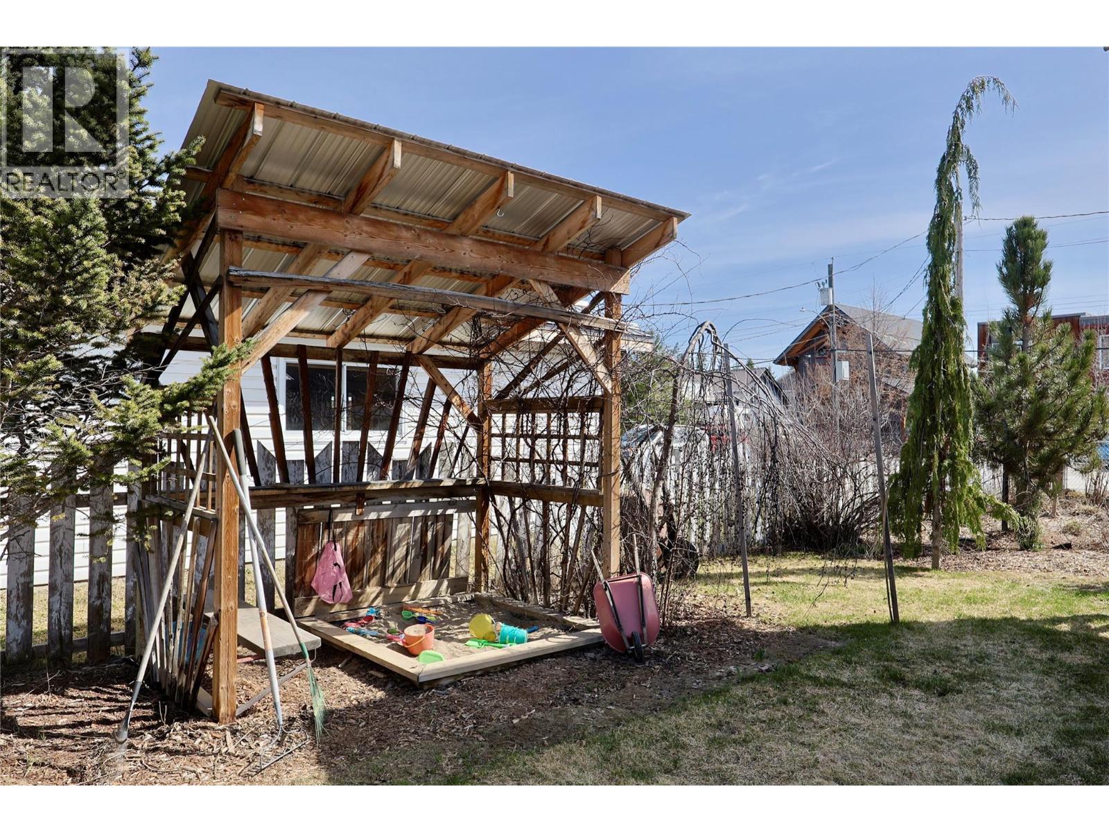 605 8th Street, Golden, British Columbia  V0A 1H0 - Photo 37 - 10384158