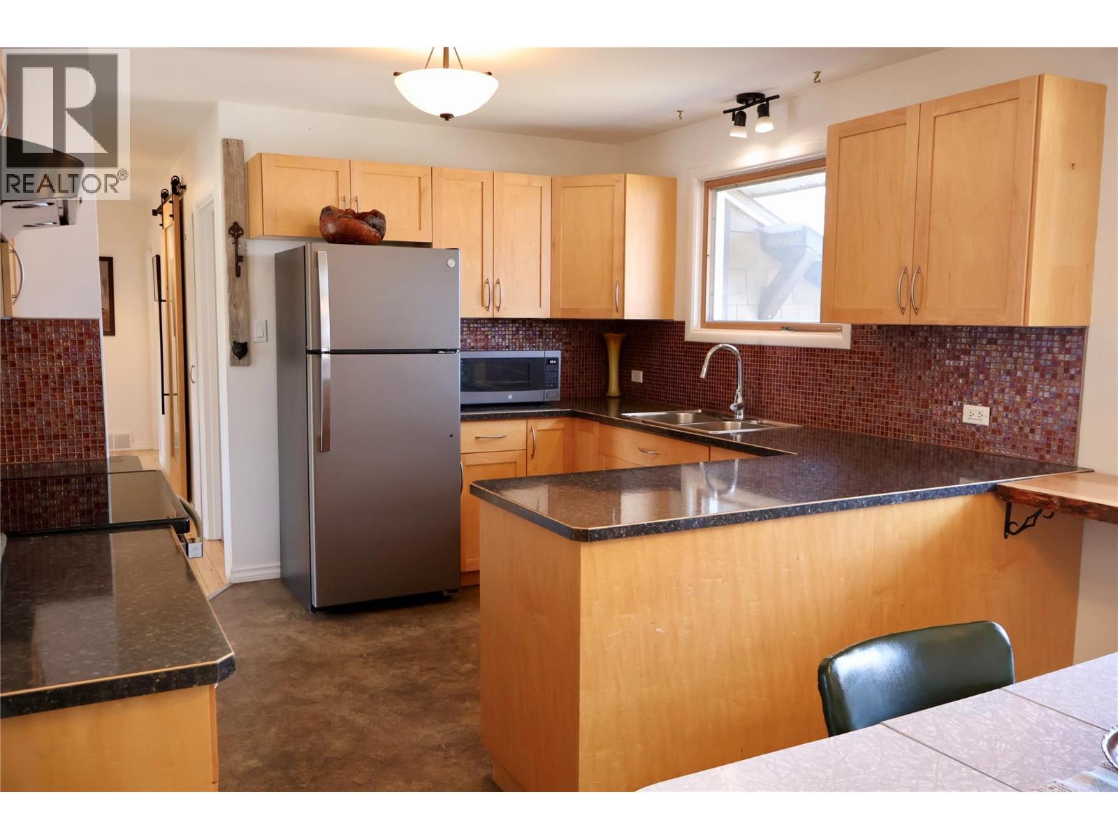 605 8th Street, Golden, British Columbia  V0A 1H0 - Photo 9 - 10384158