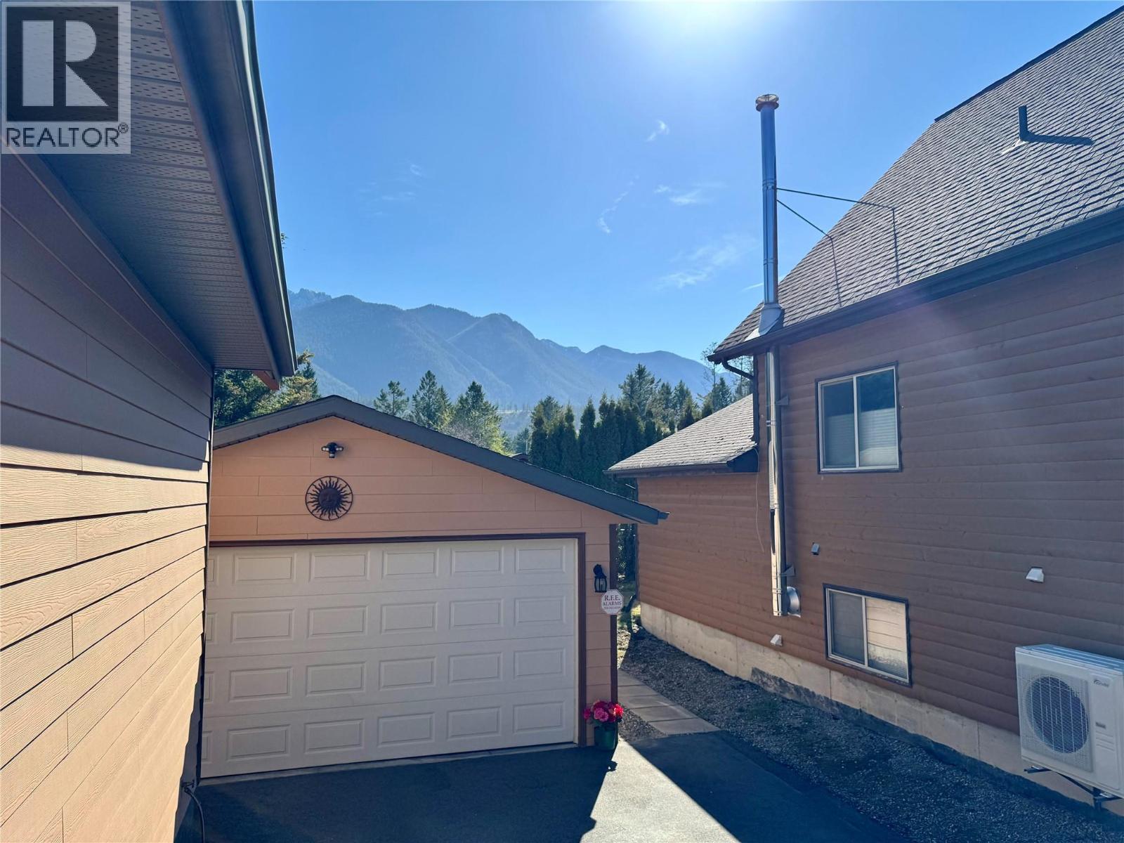 7490 Pine Cone Lane, Radium Hot Springs, British Columbia  V0A 1M0 - Photo 48 - 10384368