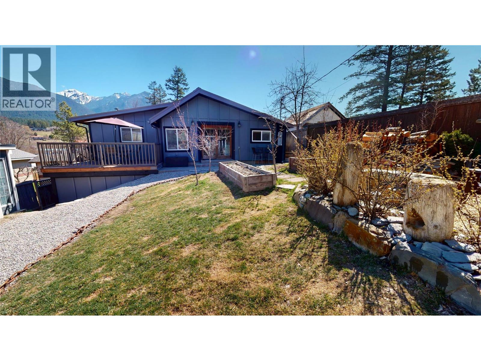 5728 Vermillion Street, Edgewater, British Columbia